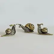 XYLIBLLA 3Pcs Brass Snail Statue Decor, Retro Mini Copper Snail Statue Home Decoration for Living Room and Desk, Outdoor Pond Garden Lawn Decor Landscaping,Landscape Animal Statue