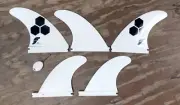 FUTURES THERMOTECH SURFBOARD FINS 5 AM1(3) + 4" REAR QUADS(2) W/HEX KEY