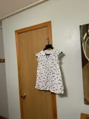 Old Navy NWT Small White w/Floral Print w/Flutter Sleeves Top