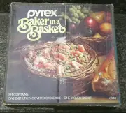New! PYREX Baker in a Basket Set: 2 Qt. Covered Casserole & 1 Woven Basket #6840
