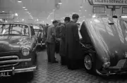 An Aston Martin DB2 draws a crowd 1953 Advertising Motor Show Car Old Photo