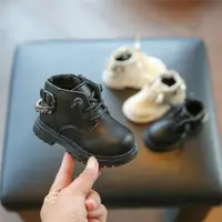 在飛比找ETMall東森購物網優惠-秋冬時尚馬丁靴1一3歲女寶小童鞋