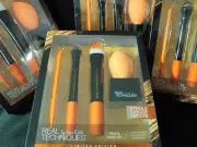 LOT 4 REAL TECHNIQUES 5 TOOLS FLAWLESS COMPLEXION PROFESSIONAL MAKEUP BRUSH SET