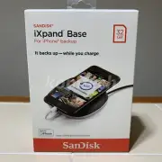 SanDisk iXPAND Base 32GB Charge Automatic Phone Backup Base for iPhone - Black