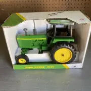 JOHN DEERE 1/16 4230 TRACTOR Ertl #5132 1999 Collector Edition