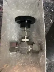 Swagelok SS-1KS8-W20 Manual Stainless Needle Valve 5000psi 1/2in Tube