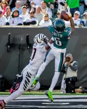 DeVonta Smith Touchdown Catch Philadelphia Eagles 8x10 NFL Football Photo