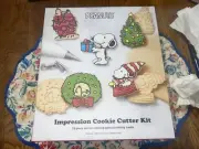 Williams Sonoma 23 pc Peanuts Snoopy Christmas Impression Cookie Cutter Kit Set