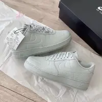 在飛比找Yahoo!奇摩拍賣優惠-日本代購Nike Air Force 1 Low 淺灰色 黑