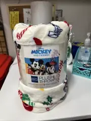 NEW Disney Holiday Mickey Mouse Big One Plush Throw 5ftx6ft & Cinch Sack