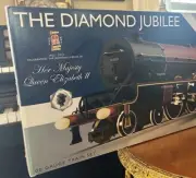 Hornby OO Scale Diamond Jubilee R1170 2012 Queen Elizabeth 1952 Train Set