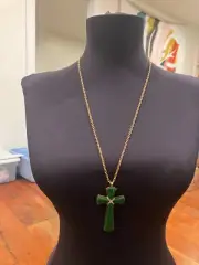 Vintage Avon Juliet Cross Pendant Necklace 1976 Lucite Faux Green Jade Gold Tone