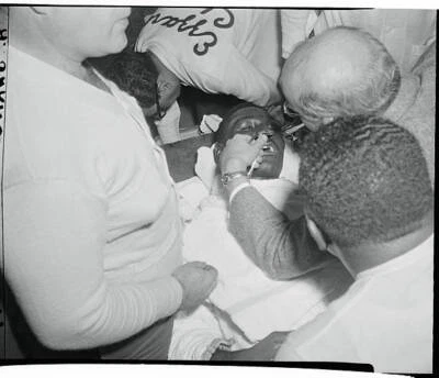 Ezzard Charles Being Checked For Boxing Injury New York 1950 Boxing Old Photo