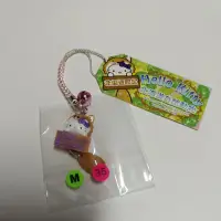 在飛比找蝦皮購物優惠-Hello Kitty吊飾 日本北海道限定（M粉35號）