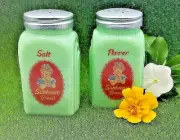 JADEITE GREEN SUNBEAM BREAD SALT & PEPPER SHAKERS 1950's VINTAGE STYLE JARS