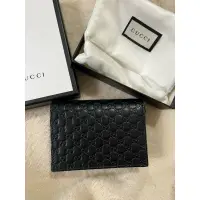 在飛比找蝦皮購物優惠-免運全新正品GUCCI 黑色小牛皮壓紋簡易短夾，信用卡夾，名