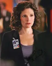 MARY ELIZABETH MASTRANTONIO SIGNED WITHOUT A TRACE PHOTO (1)