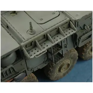 模型 拼裝模型 軍事模型 坦克戰車玩具 小號手拼裝模型 1/35美國M1133斯崔克野戰救護車 輪式裝甲車01559 送人禮物 全館免運