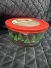 Pyrex 4 Cup Storage Bowl Christmas Tree Green Red NEW