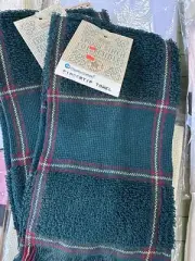 Set of two fingertip towels to stitch, Dark green with plaid