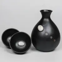 在飛比找momo購物網優惠-【福介商店】日本陶瓷 美濃燒 月兔清酒器組 黑色 1壺2杯(