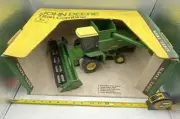 John Deere Titan Combine 1/24 ERTL Yellow Top Box Grain Platform 524