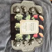 NEW Williams-Sonoma Garden Patch Plaque 20 Cakelets Veggie Molds~Spring