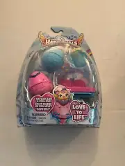 Hatchimals Alive! Playset with two eggs, bottle and high chair. Collect them al