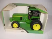 1/16 Vintage John Deere 4960 Tractor W/Duals & Front Wheel Assist by ERTL W/Box!