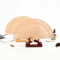 在飛比找樂天市場購物網優惠-木質扇子中國風檀香扇古風隨身鏤空全木扇流蘇配飾折扇女式折疊扇