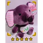 筑筑大百貨MADGE0521娃13 大象 紫色大象  ELEPHANTIDAE 坐姿 胸口繡花 軟綿棉 生日禮物交換禮物