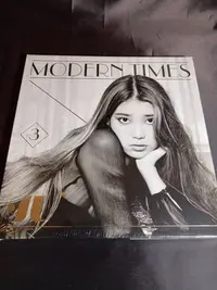 在飛比找Yahoo!奇摩拍賣優惠-全新李知恩 (IU)【Modern Times】CD 第三張