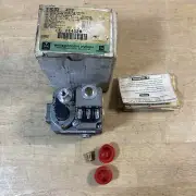 White-Rodgers 36C03-433 NG/LP Standing Pilot Gas Valve with box