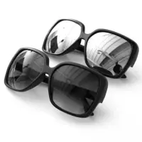 在飛比找momo購物網優惠-【玖飾時尚】反光鏡面方框造型太陽眼鏡(墨鏡)