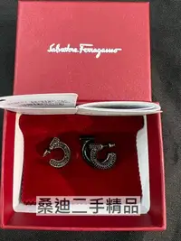 在飛比找Yahoo!奇摩拍賣優惠-Ferragamo 黑色水鑽針式耳環