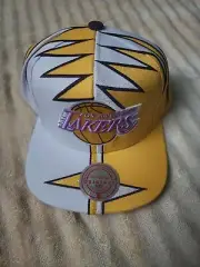 Los Angeles Lakers Mitchell & Ness Shockwave Snapback Hat NBA - Yellow/White
