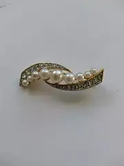 Classic Swirl Design OROTON Faux Pearl Brooch With Diamantes On Original Card