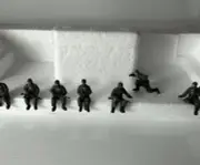FLOZ WWII GERMAN TANK Soldiers HB03 1/72 pre-painted 7 Collectable toy figures