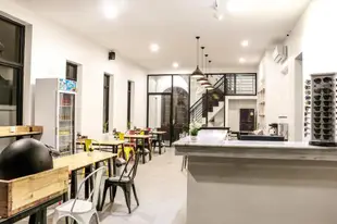 達姆納克濱江雙層床青年旅館和酒吧Damnak Riverside Bunk Bed Hostel & Bar