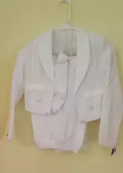 New Boys White Tuxedo Size 8 -4pc Jacket Pants Tie and Cummerbund