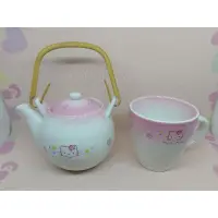 在飛比找蝦皮購物優惠-hello kitty 2000年茶壺杯組（一壺一杯）