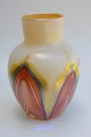 White Vase with Red Gold Pulled Feather Design. Saul Alcaraz