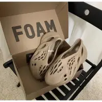 在飛比找蝦皮購物優惠-Adidas Yeezy Foam Runner 椰子洞洞鏤