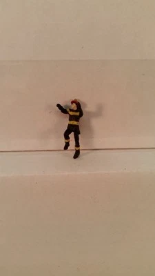 Arttista #800 - Fire Fighter Climbing - S SCALE Figure - Model Trains - NEW