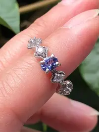 在飛比找Yahoo!奇摩拍賣優惠-「守岑典藏」寶石級, 0.4ct 高淨度。天然丹泉石純銀戒指