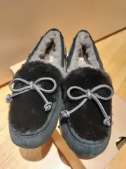 New! UGG AUSTRALIA Womens Dakota Fluff Faux Fur Moccasin Slipper Size Black