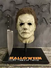 Michael Myers Halloween Mask Stand w/ Knife Included 2018 Horror Movie Prop