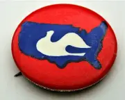 USA Peace Dove Days Of International Protest Original 1966 Button Pin NOS New