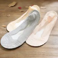 在飛比找ETMall東森購物網優惠-韓國 夏季女士超薄隱形襪蕾絲花邊純棉淺口女船襪硅膠防滑短襪子