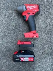 Ozito 18v Battery adaptor to Milwaukee 18v tools